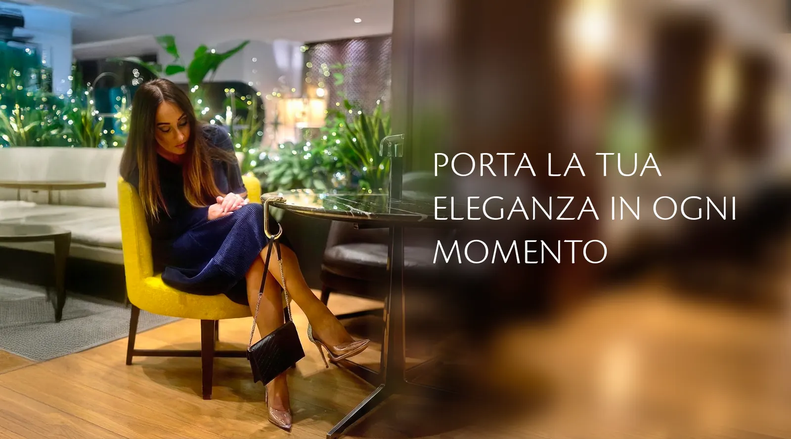 GiuSek a tavola in una lounge. Porta la tua eleganza in ogni momento.